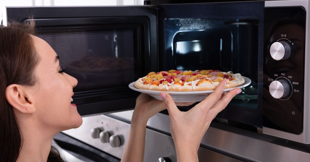 how does microwave work