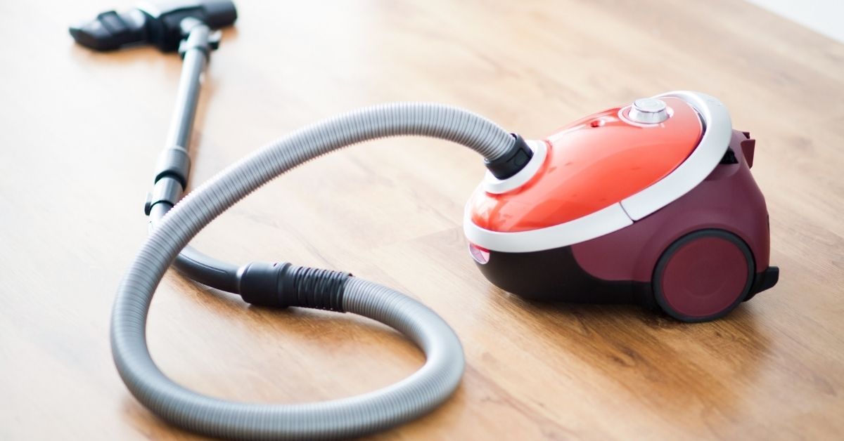 how does wet vacuum cleaner work
